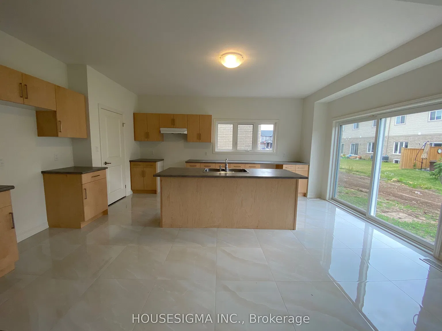 3 bed, $2,500 — Photo 4