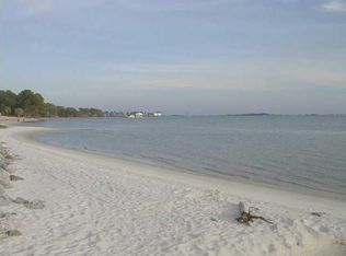 2021 Fountainebleau Ct, Navarre, FL 32566