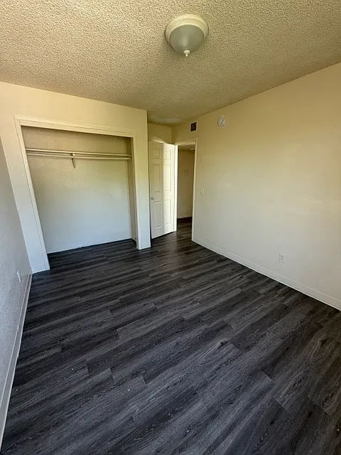 3 bed, 900 sqft, $1,800 — Photo 3