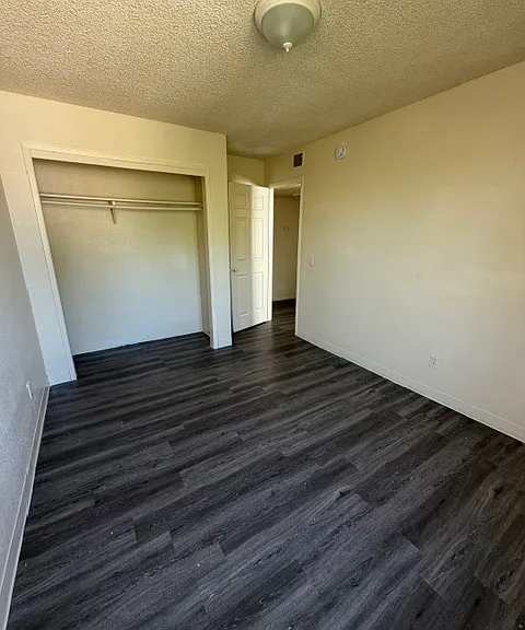 503 S Dearing Ave #202 — Photo 3