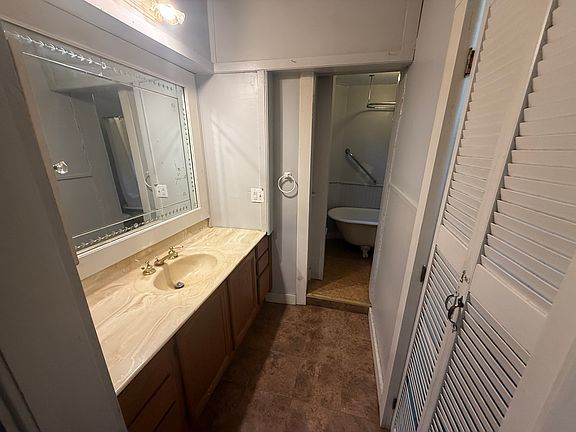 5th image of 339 Pennsylvania St #4