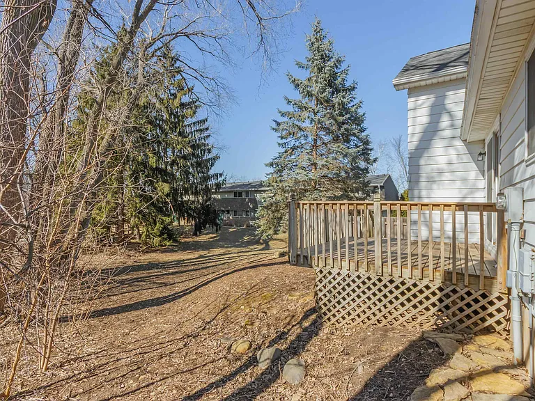 1302 N Gammon Rd — Photo 36