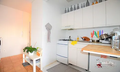 Rented by Manhattan Realty Group