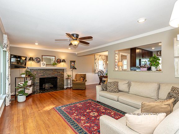 5th image of 105 Hummingbird Dr