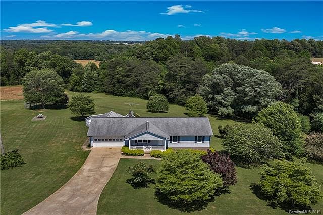 2nd image of 3894 Ridgewood Ln