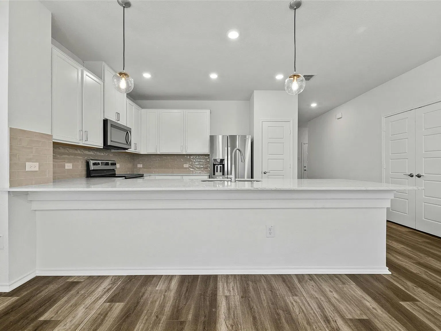 4 bed, 2.0 bath, 1678 sqft, $2,350 — Photo 4