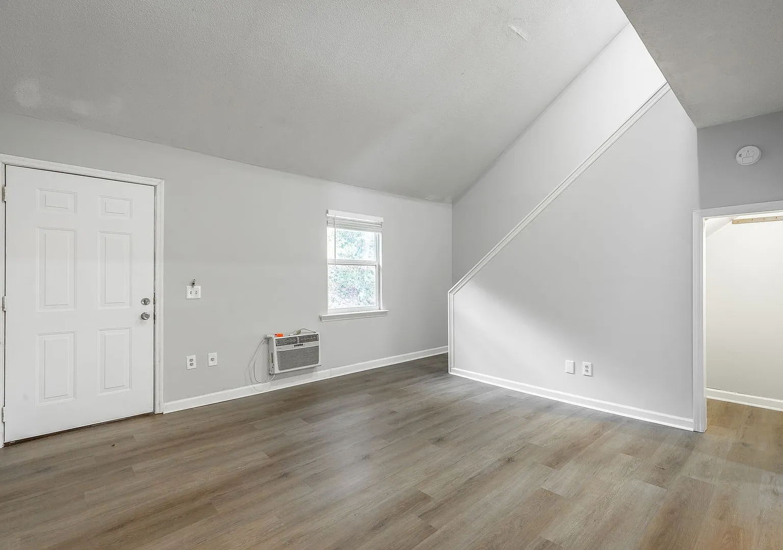 1 Bedroom 1.5 Bath Loft in Hixson | Washer & Dryer Included — Photo 3