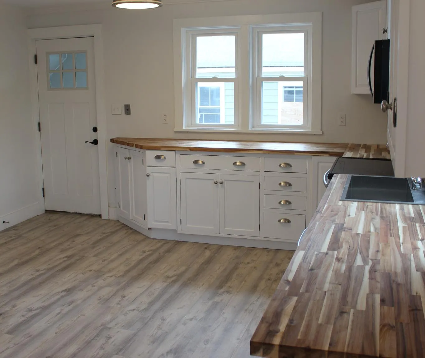 3 bed, 1372 sqft, $3,000 — Photo 2