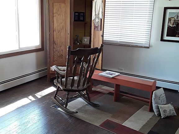 Living Rm w/lots of light