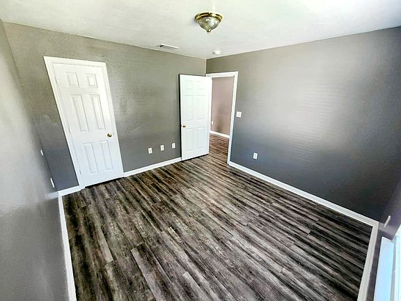 5th image of 5715 Arlington Park Dr