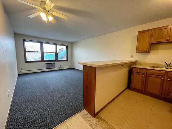4th image of 301 University Ave SE