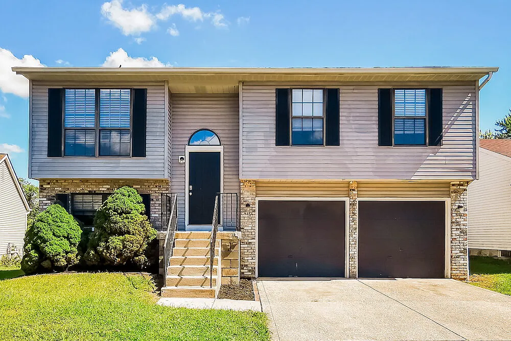 3 bed, 2.5 bath, 1352 sqft, $2,205 — Photo 1