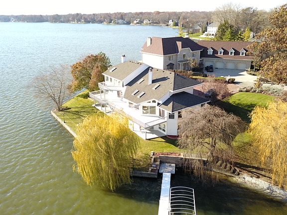 272 feet of water frontage!!