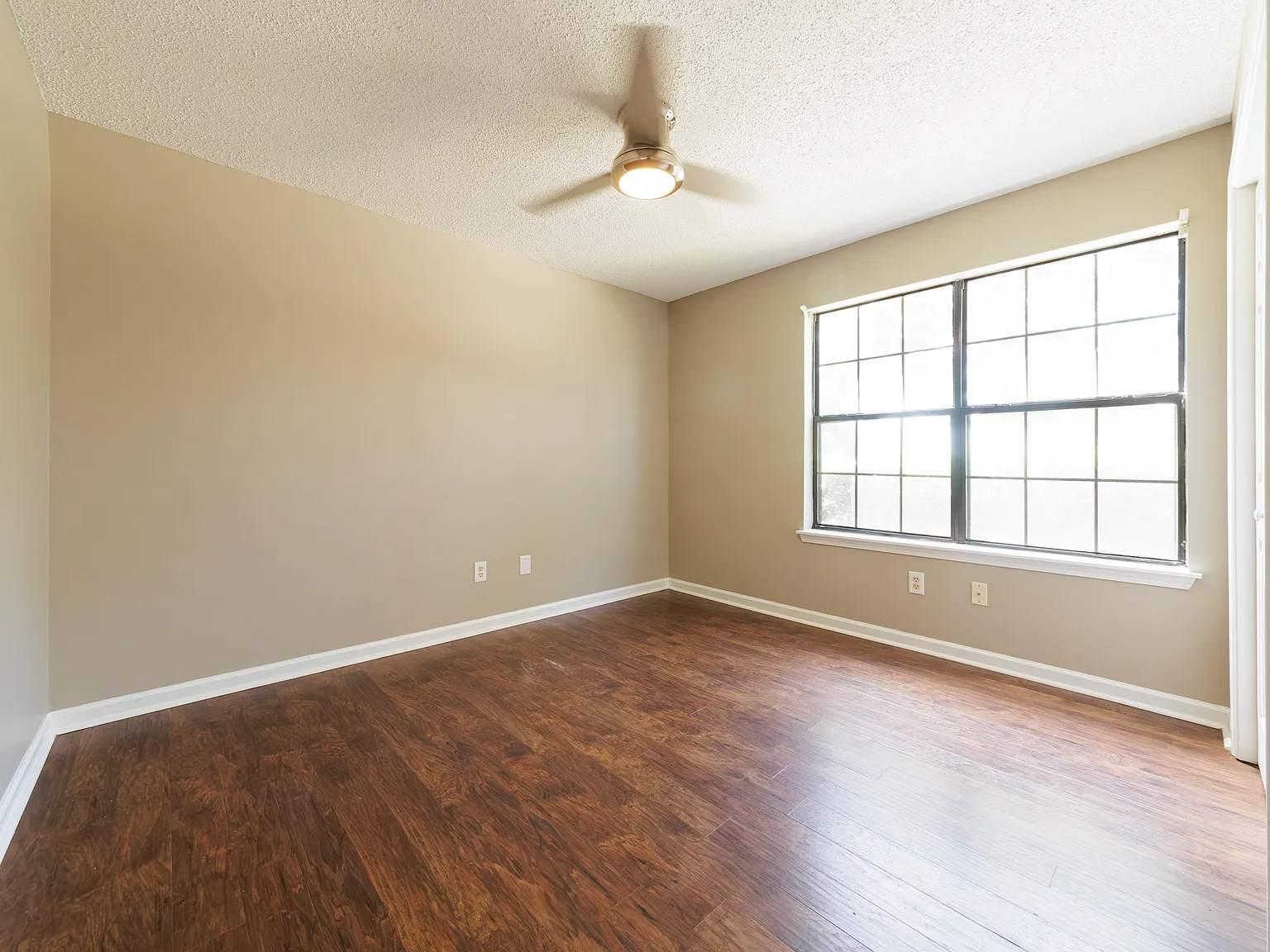 2027 S Milledge Ave — Photo 3