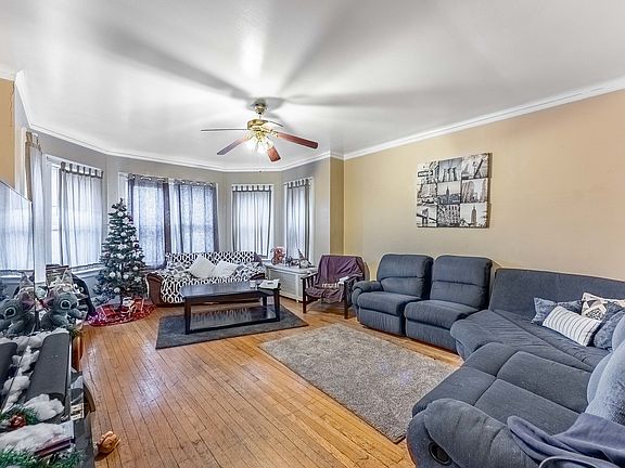 4th image of 6435 N Hoyne Ave
