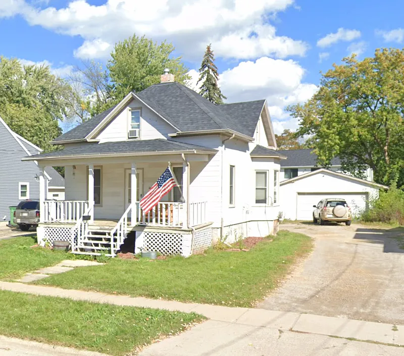3 bed, 1.0 bath, $1,499 — Photo 2
