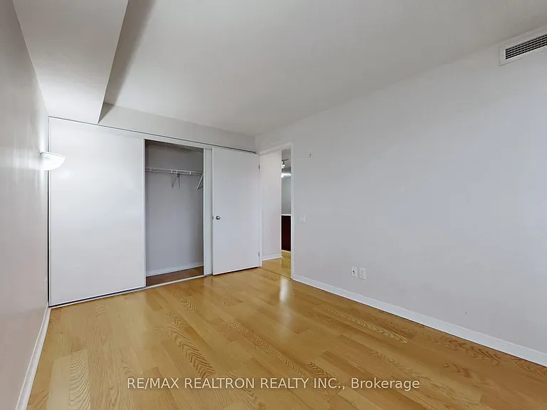 1050 The Queensway #217 — Photo 28