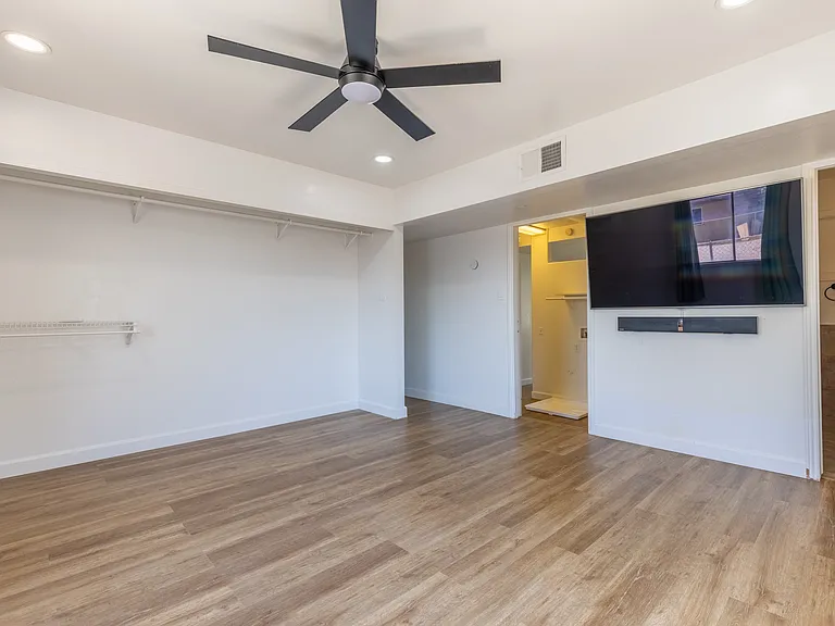 310 S D St — Photo 20