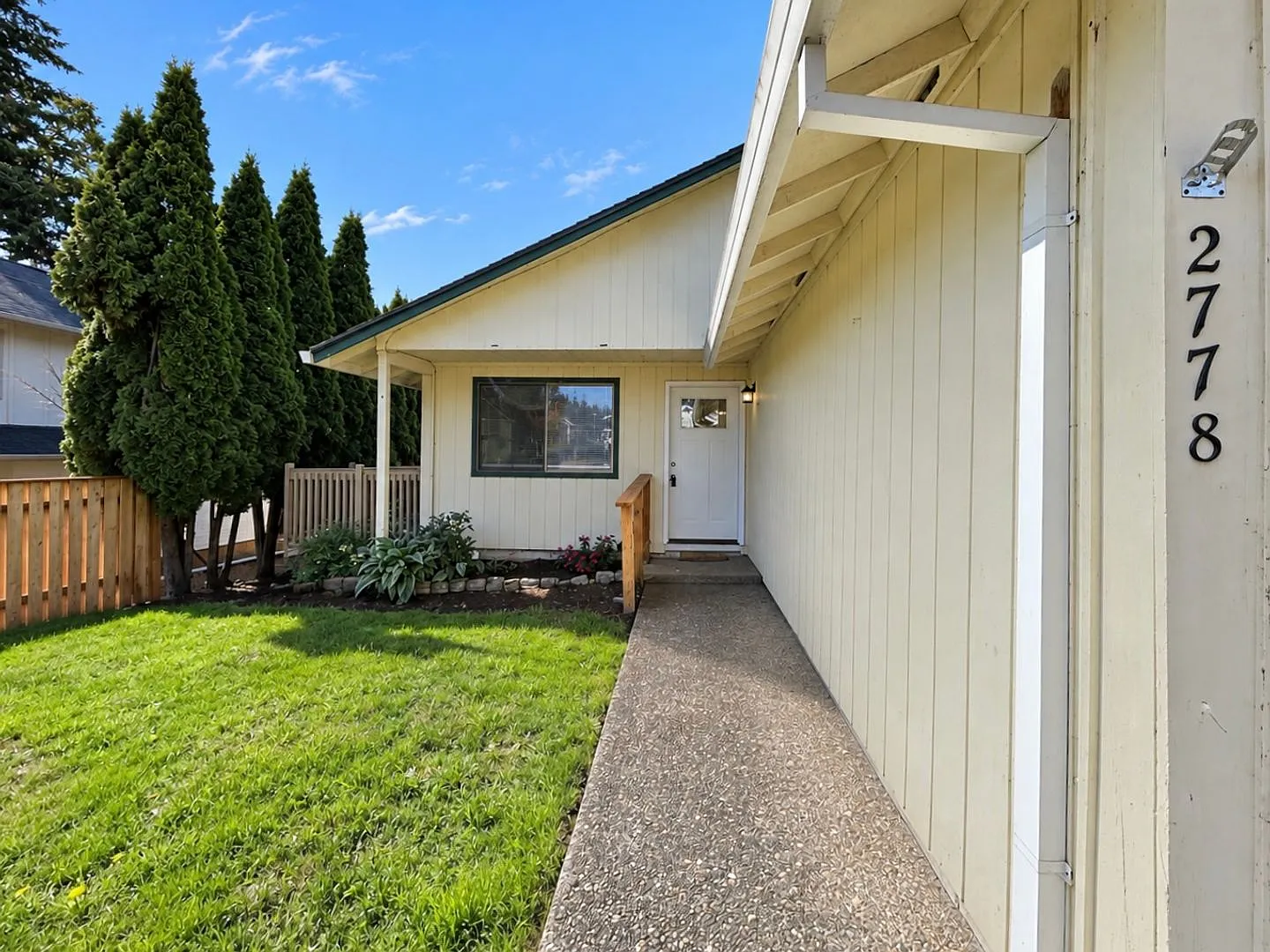 Freshly Updated 3 Bedroom Home with Garage, Fenced Yard & Spacious Balcony! — Photo 2