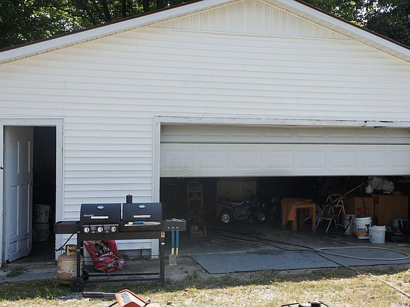 3rd image of 3477 Strawberry Road