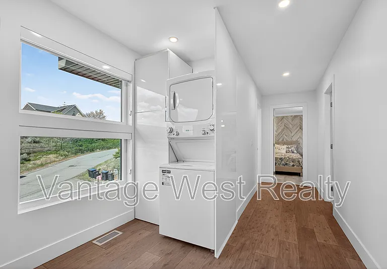 3859 Carrall Rd #1 — Photo 17