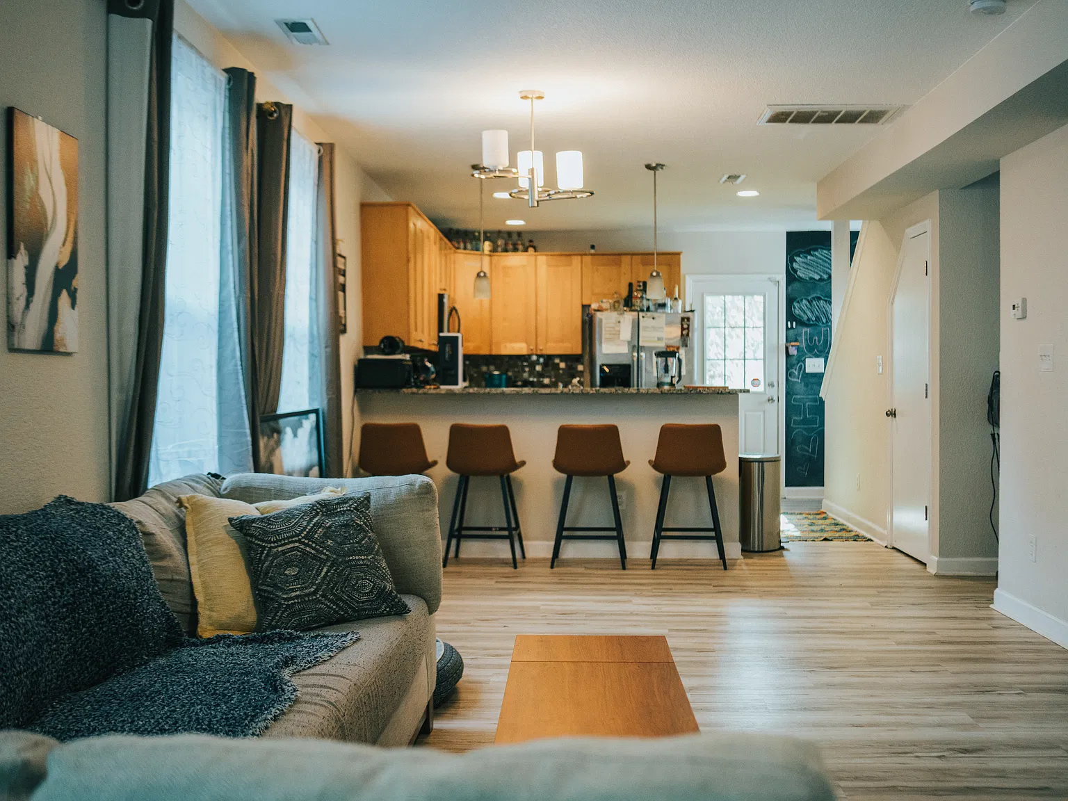 3 bed, 2.0 bath, 1514 sqft — Photo 3