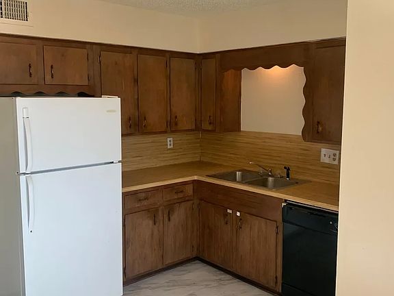 5th image of 1750 N Pine St #11