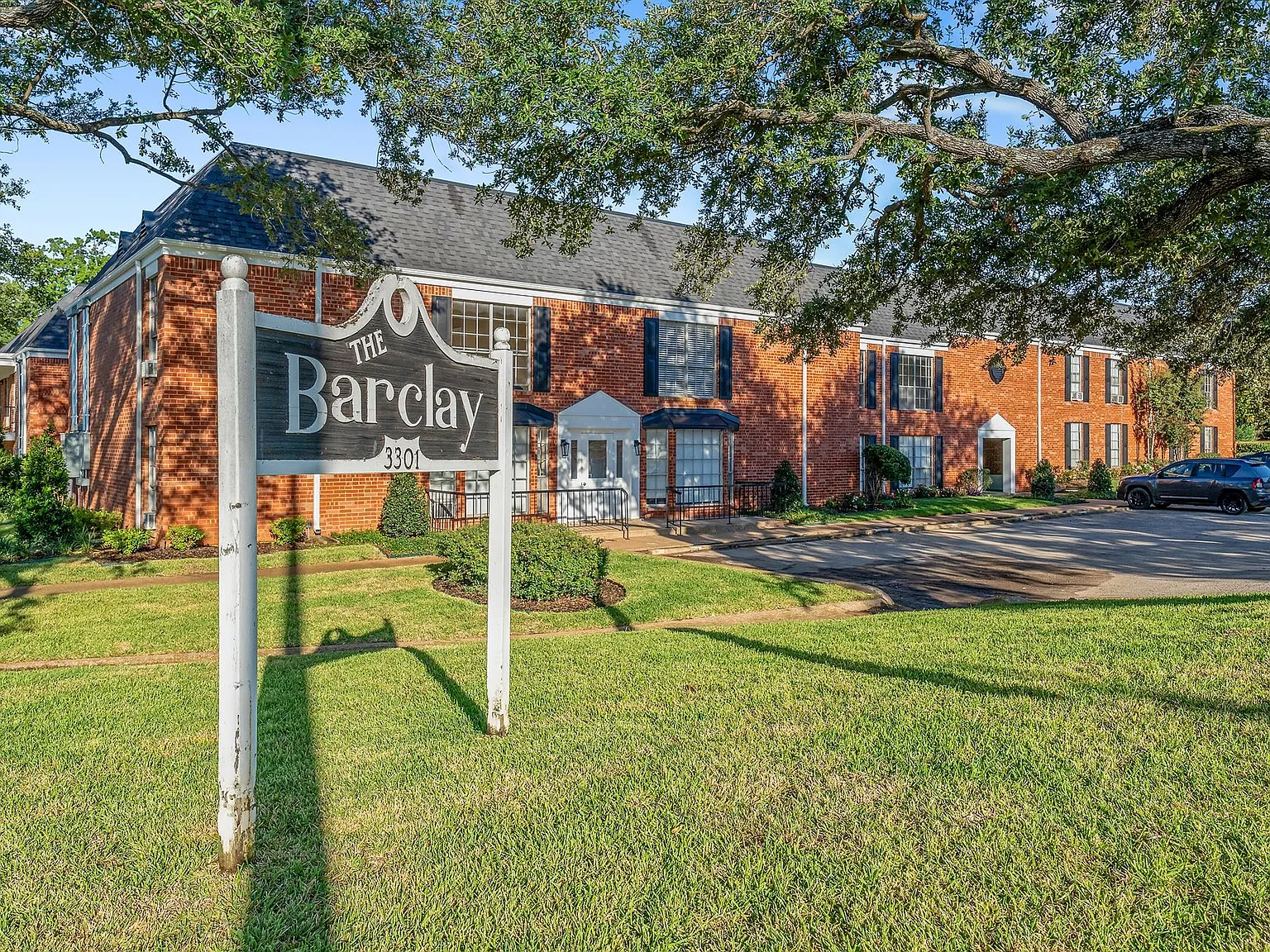 Barclay Apartments - CATCH OUR SUMMER SPECIAL! — Photo 2