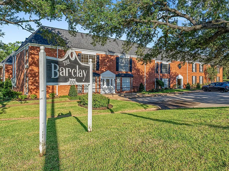 Barclay Apartments - ASK ABOUT OUR SPRING MOVE-IN SPECIAL TODAY! — Photo 1