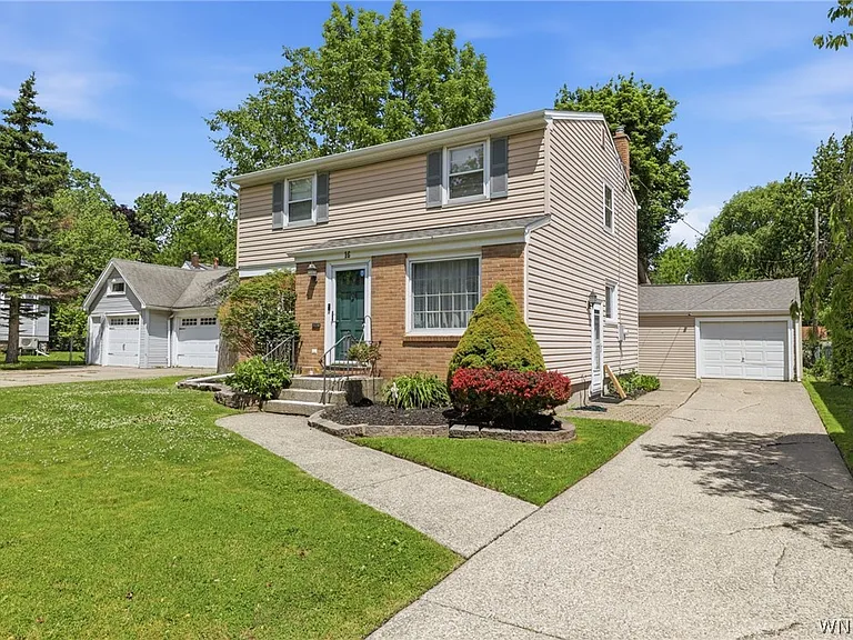 16 Paramount Pkwy — Photo 2