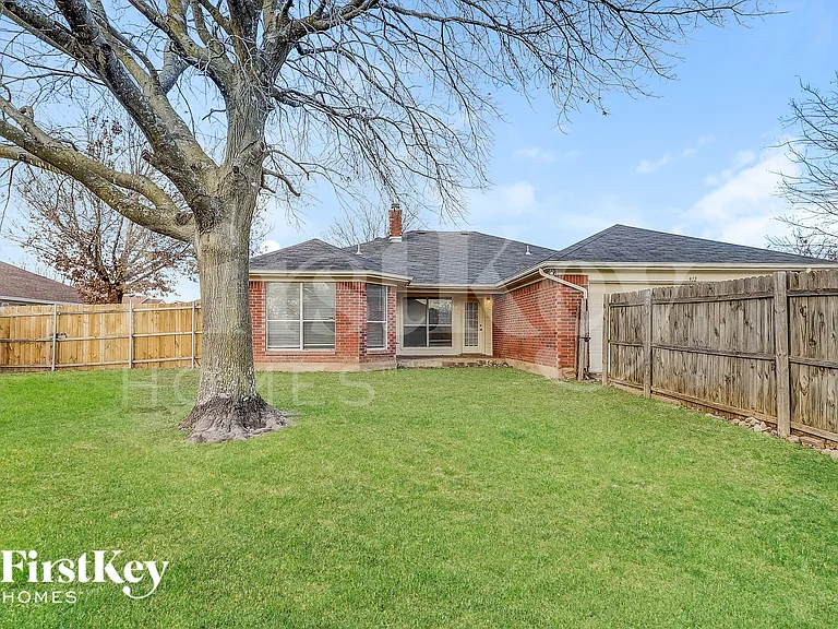 912 Winterbury Ct — Photo 15
