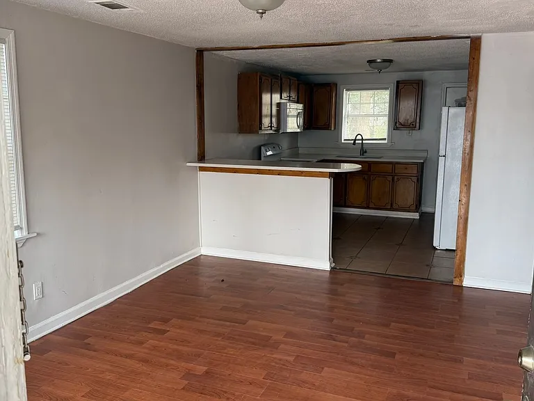 2100 Patch St — Photo 5