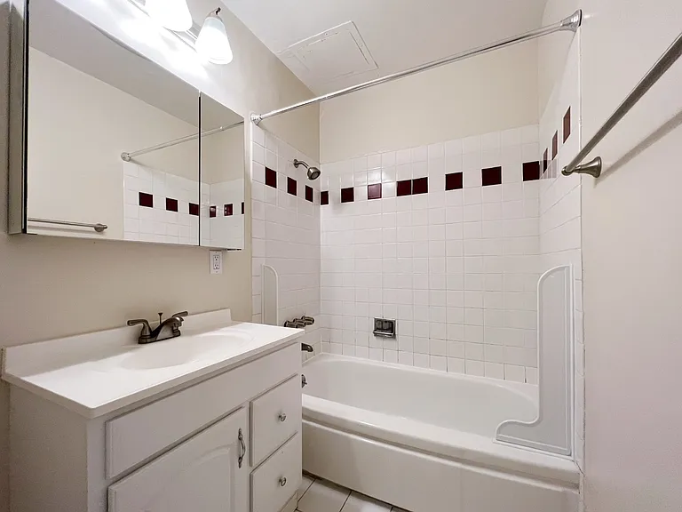 Vernon Apartments — Photo 13