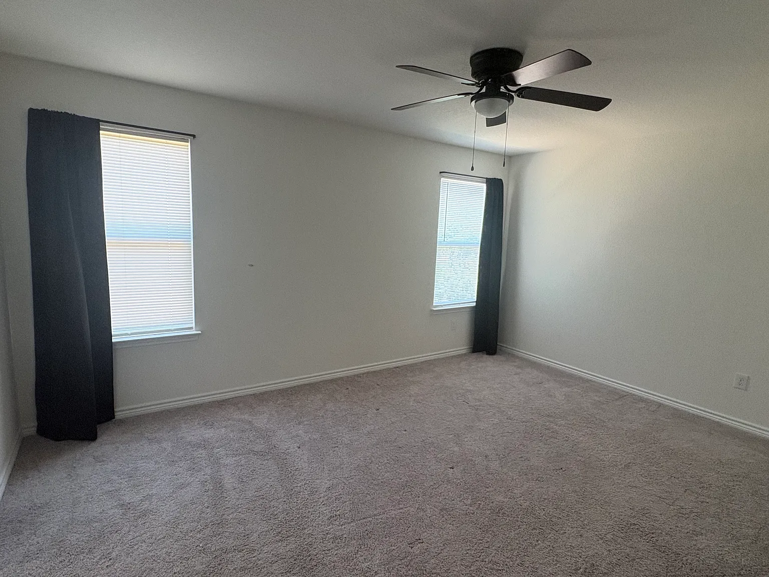 3 bed, 2.5 bath, 1373 sqft, $2,200 — Photo 2