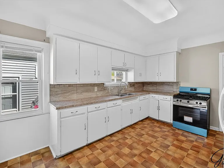 24408 Lambrecht Ave #2 — Photo 5