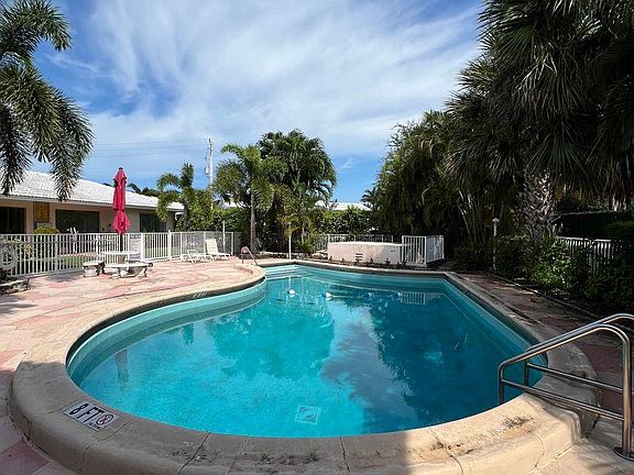 4th image of 4819 NE 21st Ave APT 6