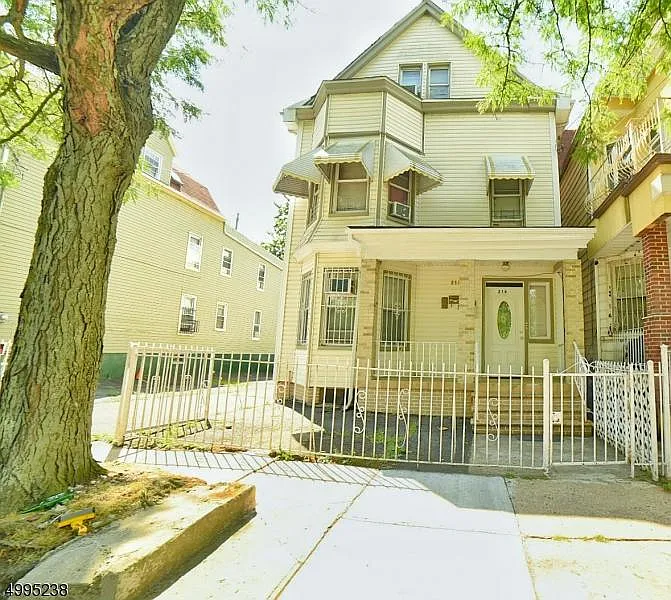 214 3rd St photo 1