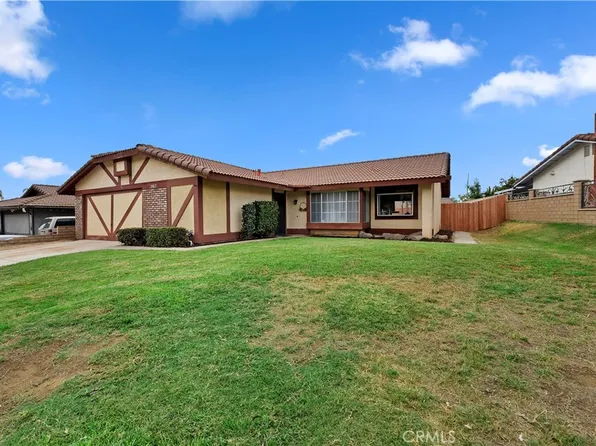 2817 Heller Dr, Riverside, CA 92509