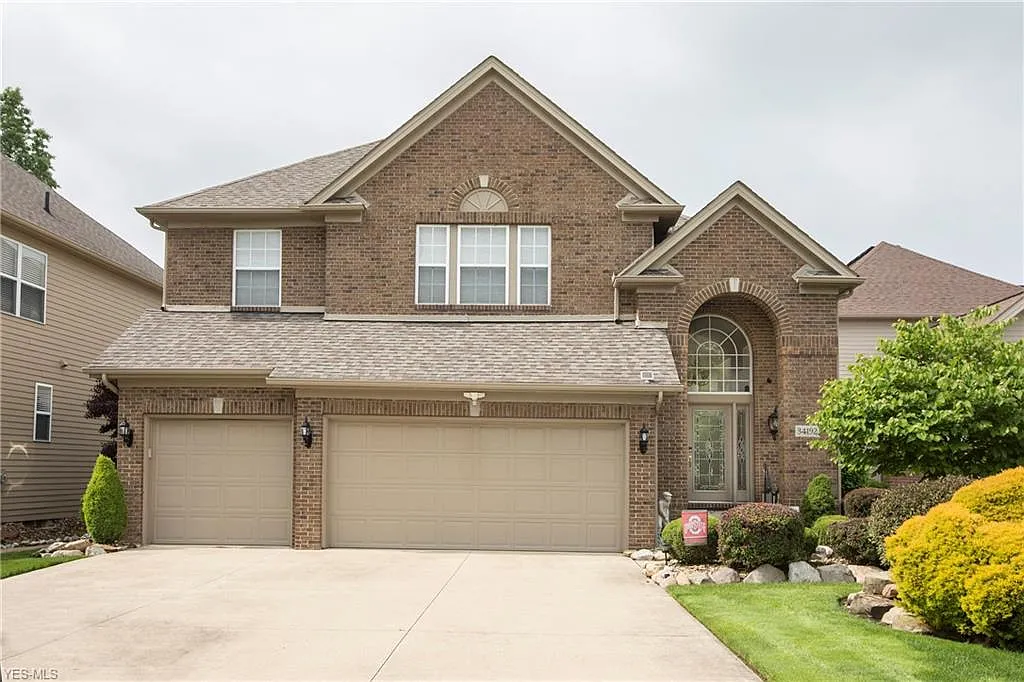 34192 Crown Colony Dr photo 1