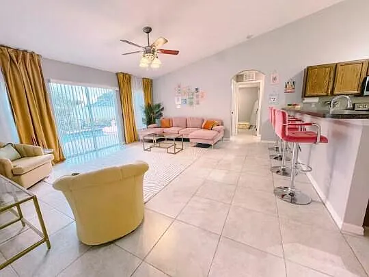4 bed, 2.0 bath, 2093 sqft, $4,250 — Photo 3