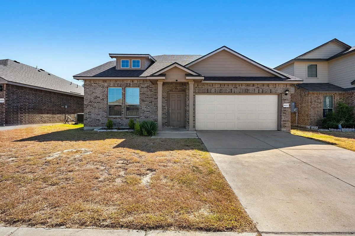 4 bed, 3.0 bath, 2360 sqft, $2,150 — Photo 2