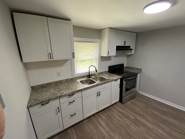 1810 Hemlock Ave — Photo 9