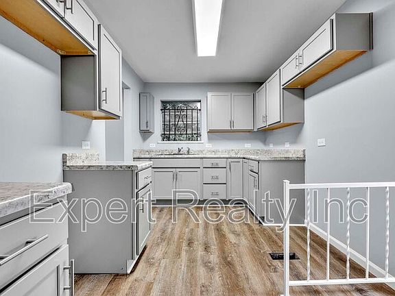 3rd image of 1256 15th St SW