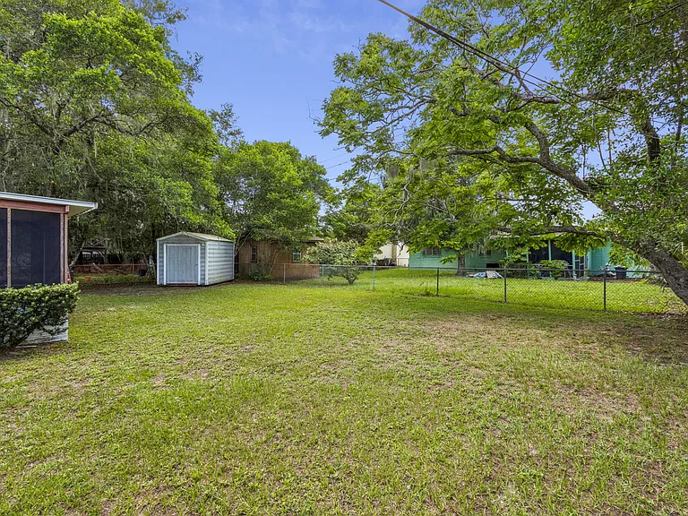 2406 Husson Ave — Photo 29