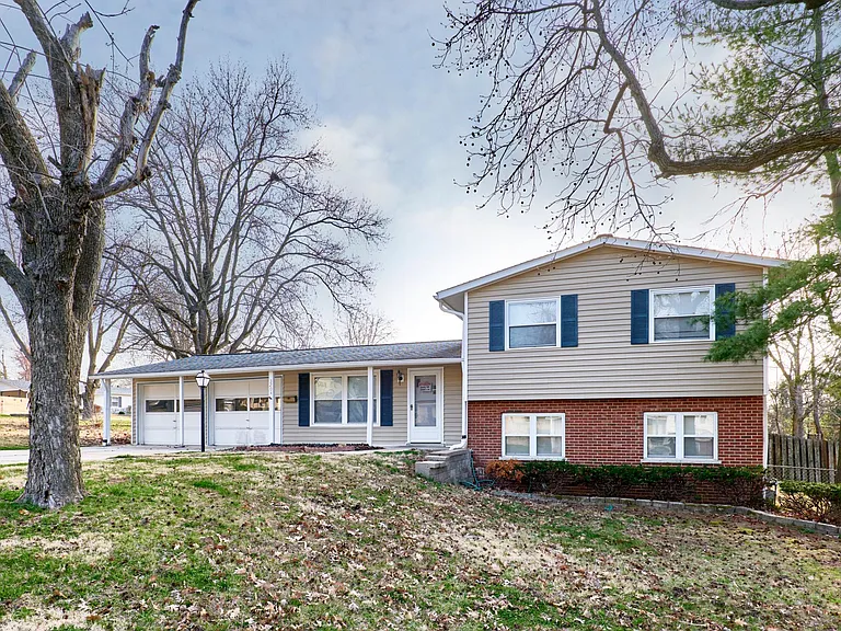 3204 Bristol Hall Dr — Photo 2