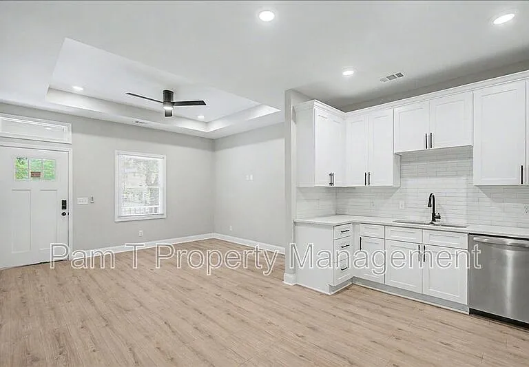 1019 W 35th St #B — Photo 6