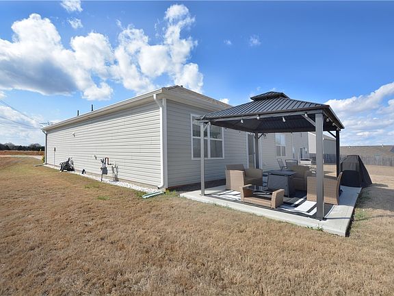 5th image of 242 Hillendale Way