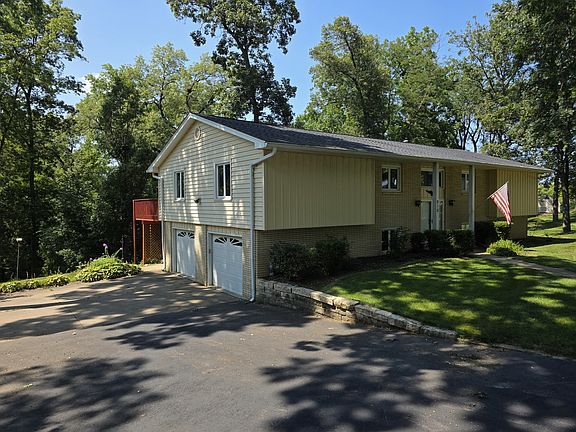 2nd image of 210 N Park Ave