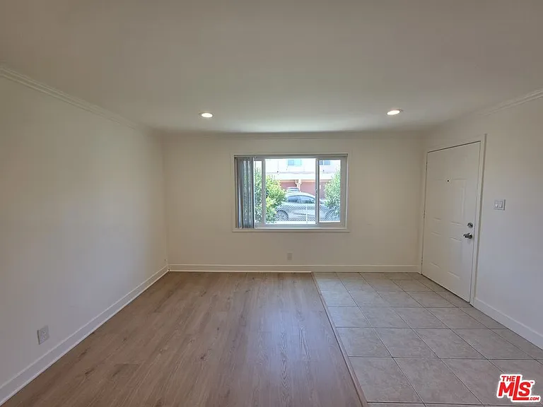 2400 Vanderbilt Ln #2400A — Photo 4