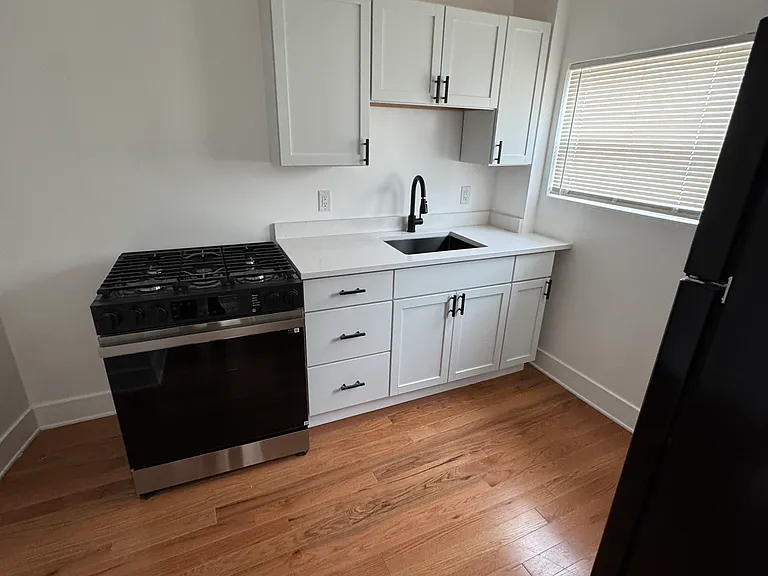 323 Hilton Pl #3 — Photo 6